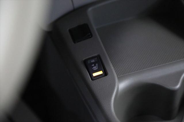 Photo of 2012 Glacier Pearl Nissan Leaf