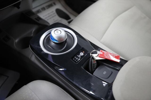 Photo of 2012 Glacier Pearl Nissan Leaf