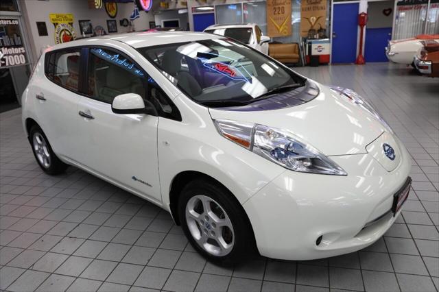 Photo of 2012 Glacier Pearl Nissan Leaf