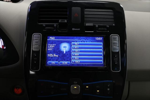 Photo of 2012 Glacier Pearl Nissan Leaf