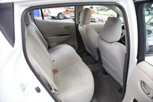Photo of 2012 Glacier Pearl Nissan Leaf