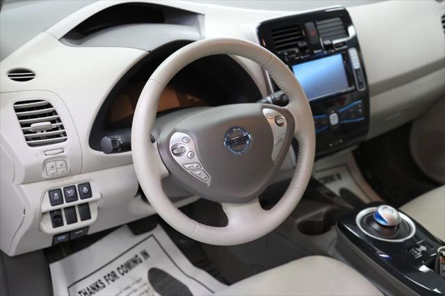 Photo of 2012 Glacier Pearl Nissan Leaf