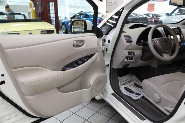 Photo of 2012 Glacier Pearl Nissan Leaf