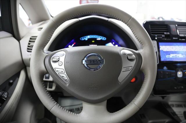 Photo of 2012 Glacier Pearl Nissan Leaf