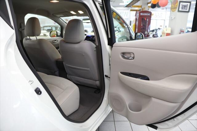 Photo of 2012 Glacier Pearl Nissan Leaf