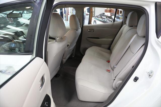 Photo of 2012 Glacier Pearl Nissan Leaf