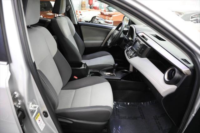 Photo of 2015 Classic Silver Metallic Toyota RAV4