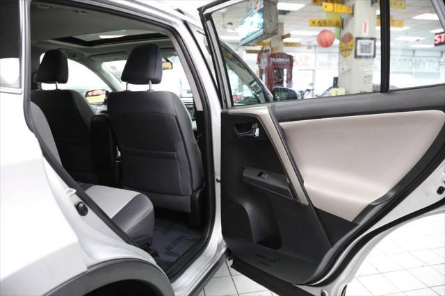 Photo of 2015 Classic Silver Metallic Toyota RAV4