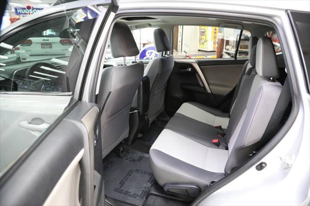 Photo of 2015 Classic Silver Metallic Toyota RAV4