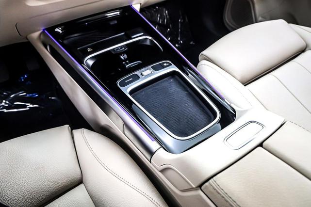 Photo of 2025 Polar White Mercedes-Benz GLB 250