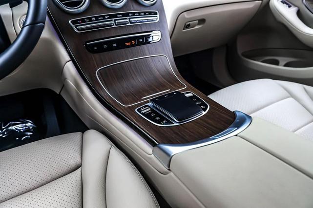 Photo of 2022 Polar White Mercedes-Benz GLC 300
