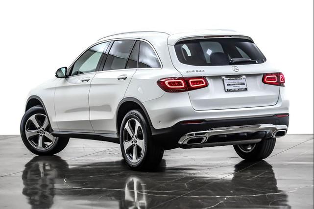 Photo of 2022 Polar White Mercedes-Benz GLC 300