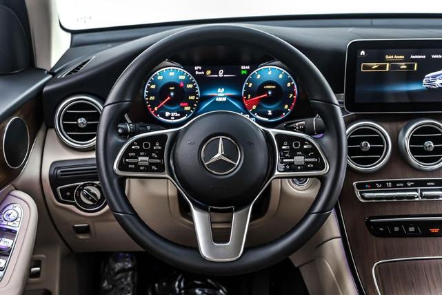 Photo of 2022 Polar White Mercedes-Benz GLC 300