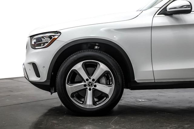 Photo of 2022 Polar White Mercedes-Benz GLC 300
