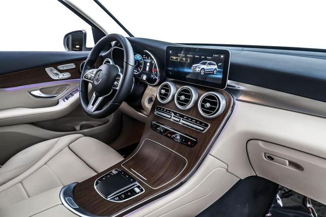 Photo of 2022 Polar White Mercedes-Benz GLC 300