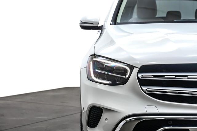 Photo of 2022 Polar White Mercedes-Benz GLC 300