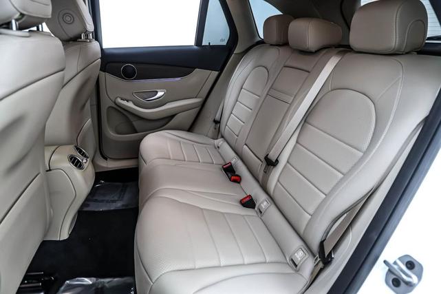 Photo of 2022 Polar White Mercedes-Benz GLC 300