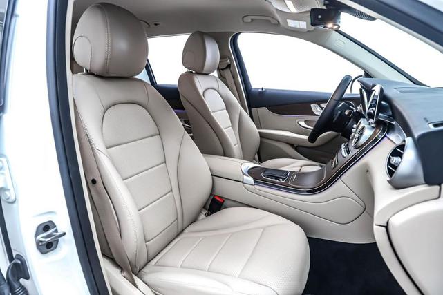 Photo of 2022 Polar White Mercedes-Benz GLC 300