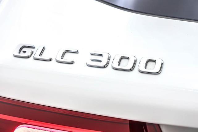 Photo of 2022 Polar White Mercedes-Benz GLC 300
