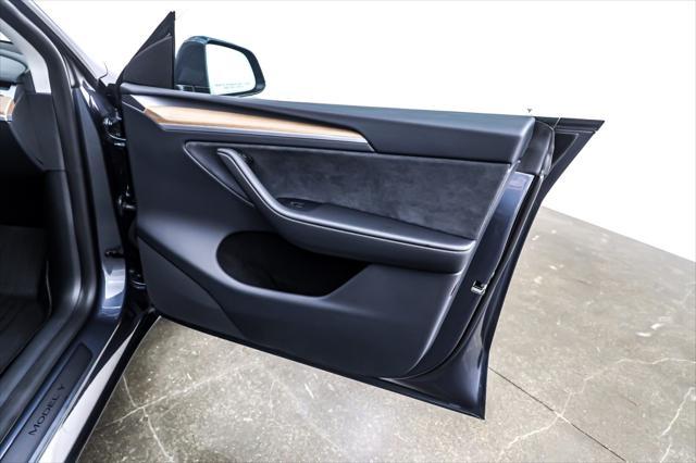 Photo of 2023 Midnight Silver Metallic Tesla Model Y