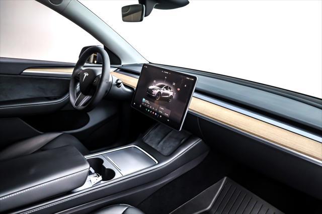 Photo of 2023 Midnight Silver Metallic Tesla Model Y
