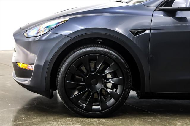 Photo of 2023 Midnight Silver Metallic Tesla Model Y