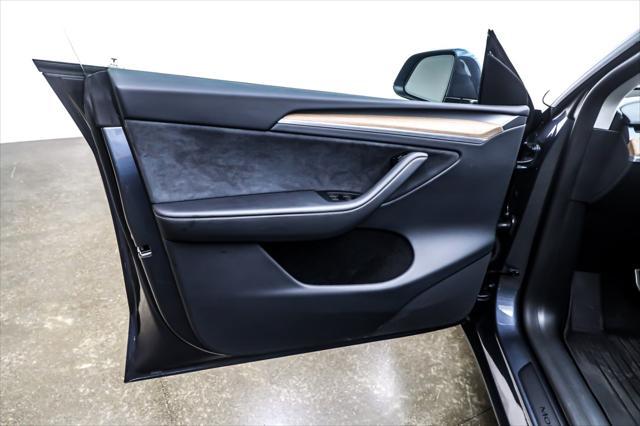 Photo of 2023 Midnight Silver Metallic Tesla Model Y
