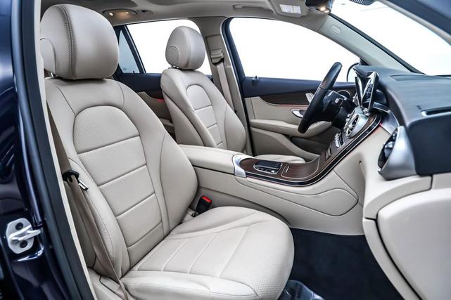 Photo of 2022 Lunar Blue Metallic Mercedes-Benz GLC 300