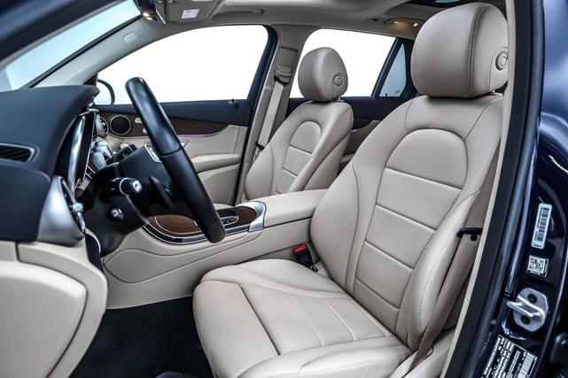 Photo of 2022 Lunar Blue Metallic Mercedes-Benz GLC 300