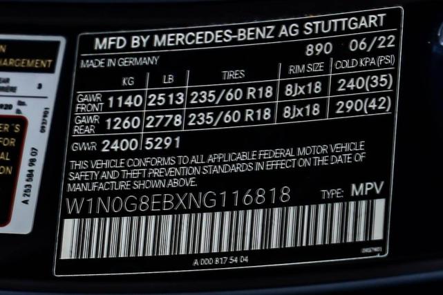 Photo of 2022 Lunar Blue Metallic Mercedes-Benz GLC 300