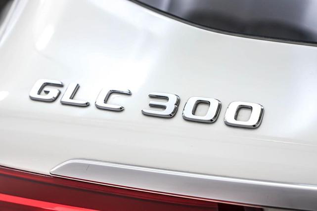 Photo of 2021 Polar White Mercedes-Benz GLC 300