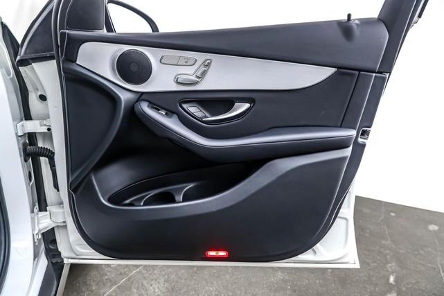 Photo of 2021 Polar White Mercedes-Benz GLC 300