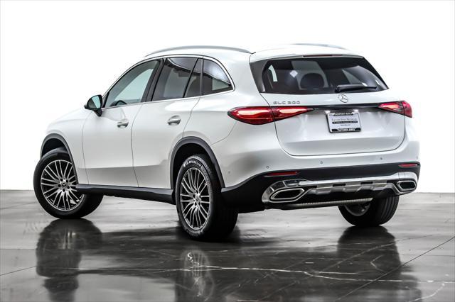 Photo of 2023 Polar White Mercedes-Benz GLC 300
