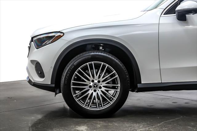 Photo of 2023 Polar White Mercedes-Benz GLC 300