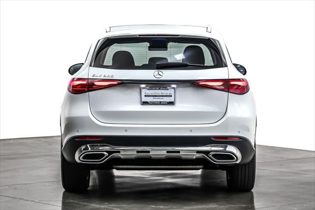 Photo of 2023 Polar White Mercedes-Benz GLC 300