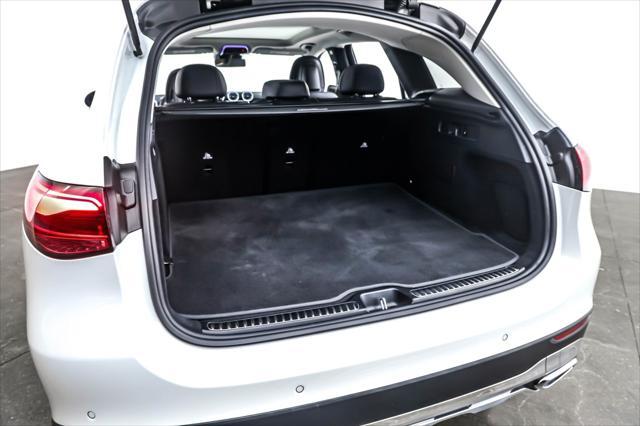 Photo of 2023 Polar White Mercedes-Benz GLC 300