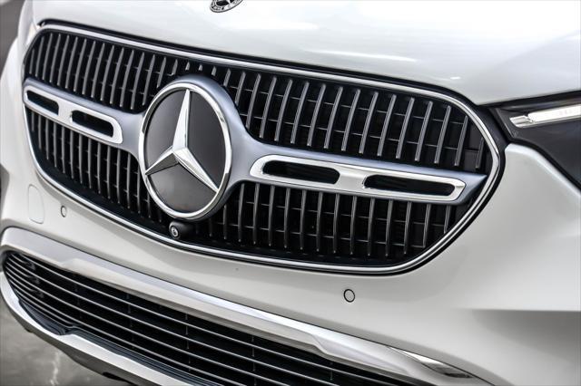 Photo of 2023 Polar White Mercedes-Benz GLC 300