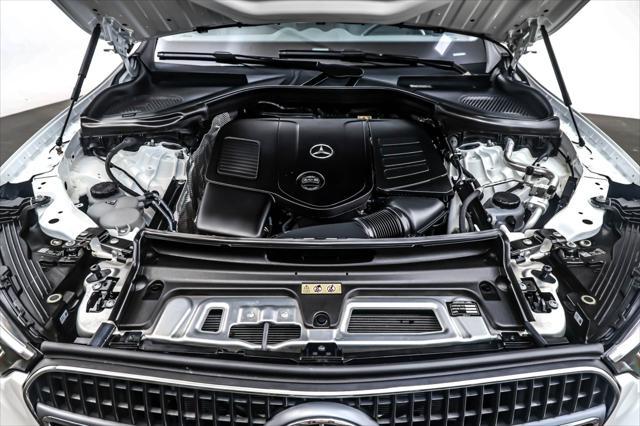 Photo of 2023 Polar White Mercedes-Benz GLC 300