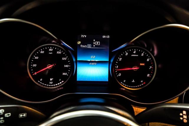 Photo of 2021 Polar White Mercedes-Benz GLC 300