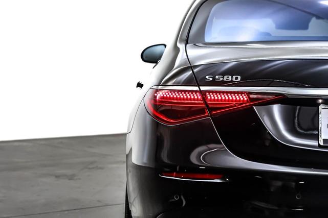 Photo of 2021 Black Mercedes-Benz S-Class