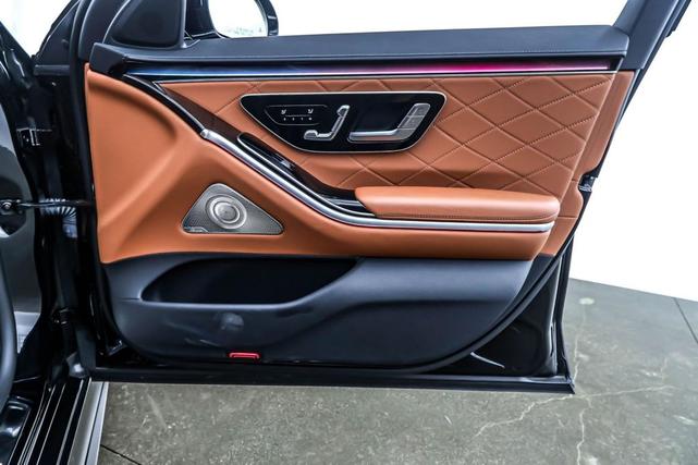 Photo of 2021 Black Mercedes-Benz S-Class