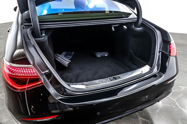 Photo of 2021 Black Mercedes-Benz S-Class