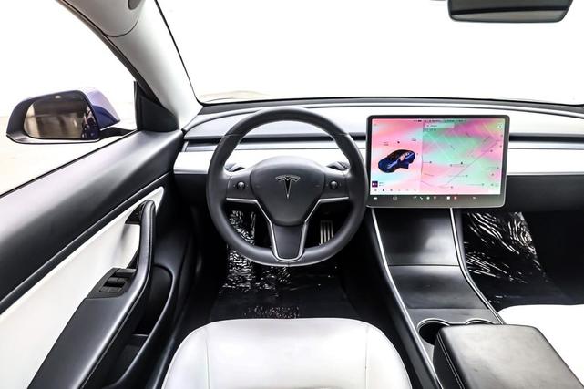 Photo of 2020 Deep Blue Metallic Tesla Model 3