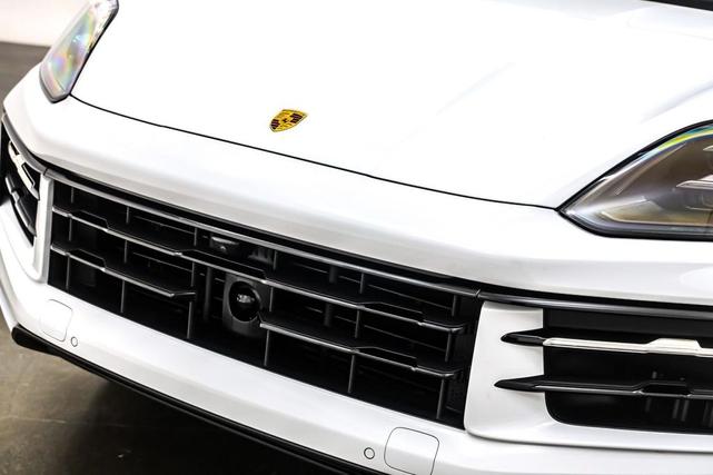 Photo of 2024 White Porsche Cayenne