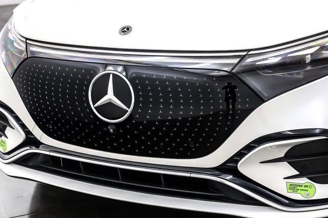 Photo of 2023 MANUFAKTUR Diamond White Mercedes-Benz EQS 580