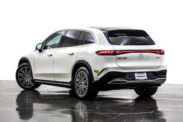 Photo of 2023 MANUFAKTUR Diamond White Mercedes-Benz EQS 580