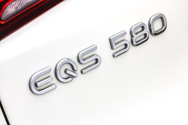 Photo of 2023 MANUFAKTUR Diamond White Mercedes-Benz EQS 580