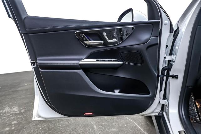 Photo of 2025 Polar White Mercedes-Benz GLC 350e