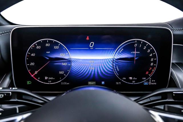 Photo of 2025 Polar White Mercedes-Benz GLC 350e