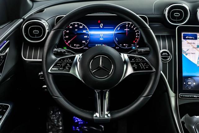 Photo of 2025 Polar White Mercedes-Benz GLC 350e